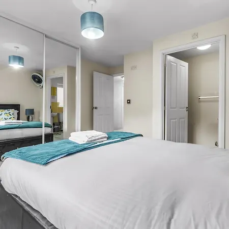 Modern 4 Bedroom Detached House 66cl Manchester