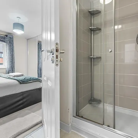 Modern 4 Bedroom Detached House 66cl