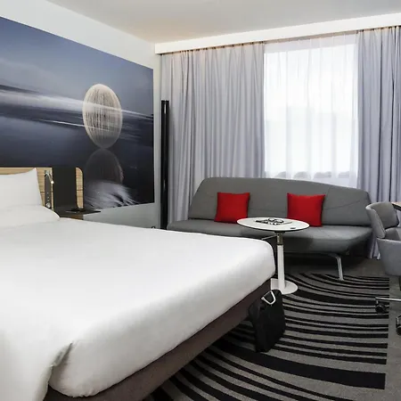 Novotel Centre Hotel 4*