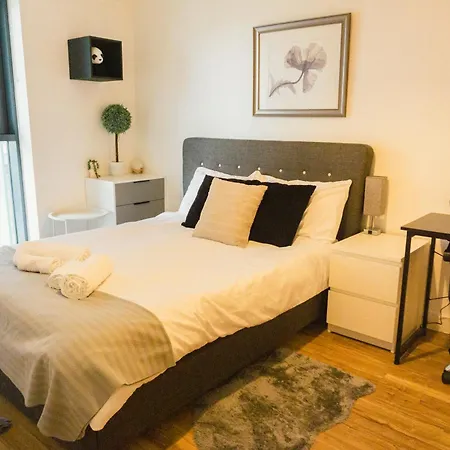 Апартаменты Waterside Retreat Манчестер