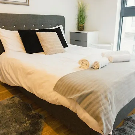 Апартаменты Waterside Retreat Манчестер