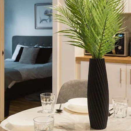 Апартаменты Waterside Retreat