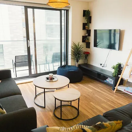 Waterside Retreat Апартаменты Манчестер