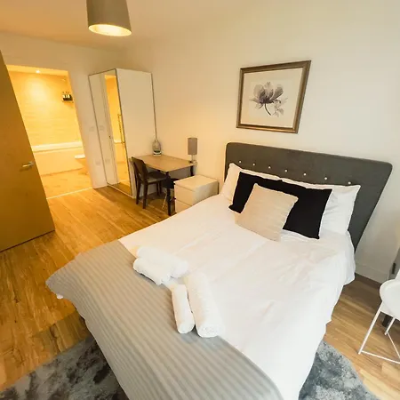 Апартаменты Waterside Retreat Манчестер