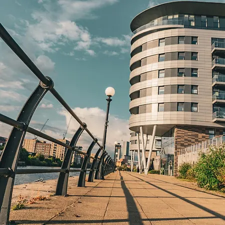 Апартаменты Waterside Retreat Манчестер