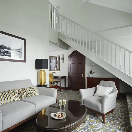 Marriott Victoria & 4*