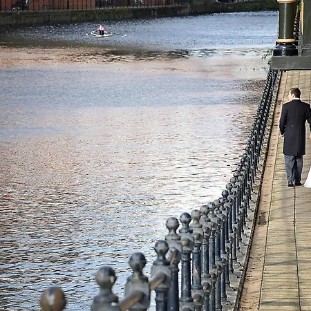 Szálloda Marriott Victoria &