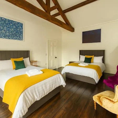 Manchesters Ultimate House - Hot Tub - Sleeps 22!