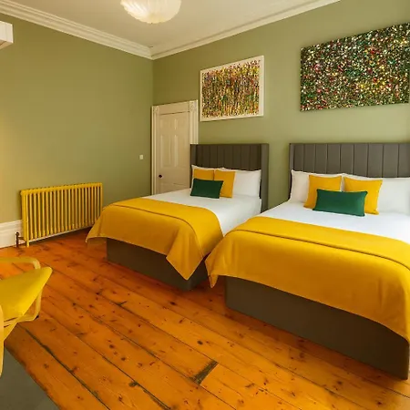 Manchesters Ultimate House - Hot Tub - Sleeps 22! Manchester