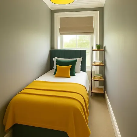 Dom wakacyjny Manchesters Ultimate House - Hot Tub - Sleeps 22! Manchester