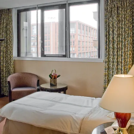 브리타니아 시티 센터 호텔 3*