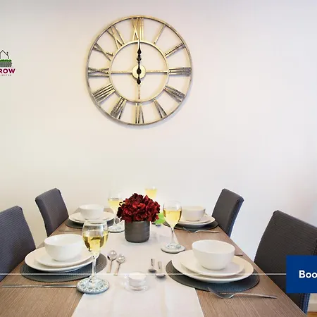 Premium Deals On Modern 2 -bed 2-bath For Movers & Pros By Hedgerow L Embrace Comfort And Ease With Our Inviting 2 Bedroom L Attractions Like Science And Industry Museum, Museum & Art Gallery Διαμέρισμα