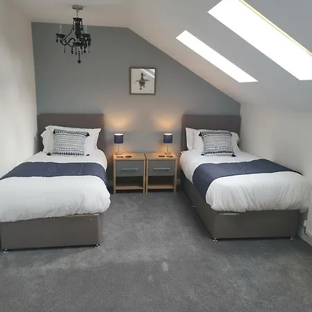 4 Bedroom - Sleeps 7 Pet Friendly & Parking Casa de Férias Manchester