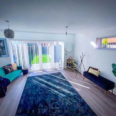 Bed & Breakfast Royal At Coop Live Etihad, Sports 3*