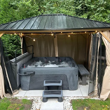 Airport Hideaway Apartamento *