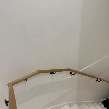 Modern 1 Bed Duplex With Balcony Apartament