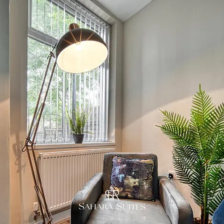 Spacious 5br - Sleeps 10 - - Ao, Etihad & Trafford - Parking Holiday home