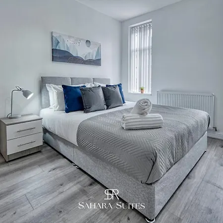 Hébergement de vacances Spacious 5-bedroom - Sleeps 10 - - Parking *