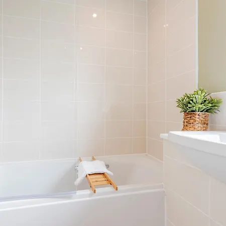 Дом отдыха Modern House 2 Bedroom 5 Beds Манчестер