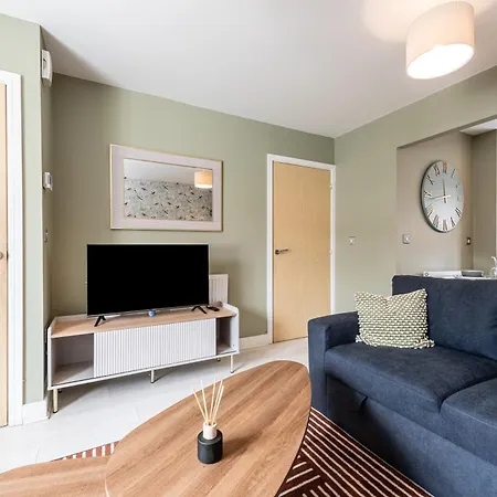 Modern House 2 Bedroom 5 Beds Манчестер