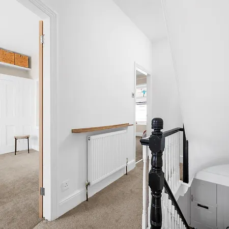 Three Bedroom House By Brookland Serviced Short Lets With Free Wifi *