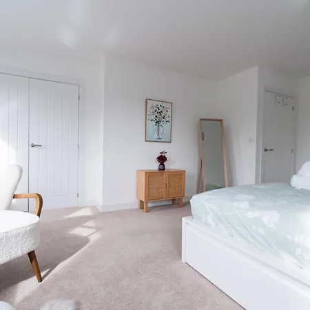 4-bedroom New House Near Centre