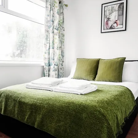 Spacious 3Br Weekend Getaway Home Near Etihad And Coop Live - Free Parking! * Manchester