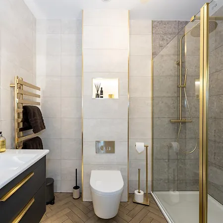 Luxury Spacious 3-bed Oasis Just 10 Mins From Centre With Free Parking 別荘 *