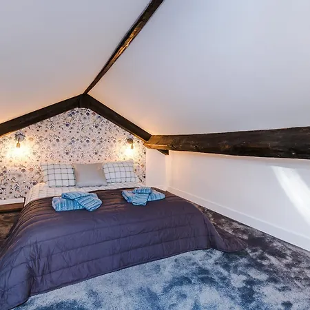 Stunning 3br Townhouse, Terrace, Games, Free Parking