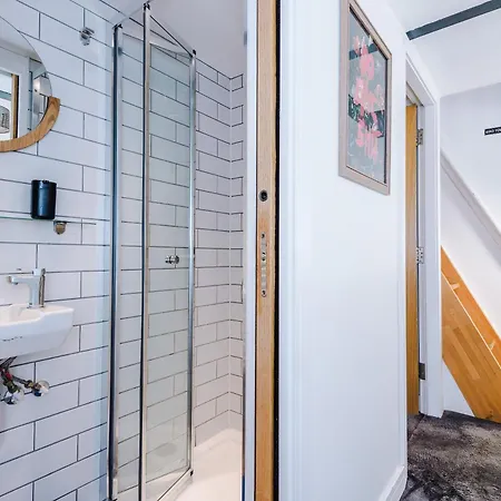 Stunning 3br Townhouse, Terrace, Games, Free Parking 別荘 *