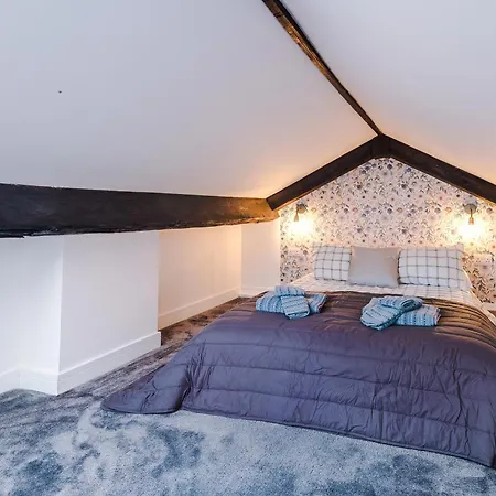 Stunning 3br Townhouse, Terrace, Games, Free Parking マンチェスター