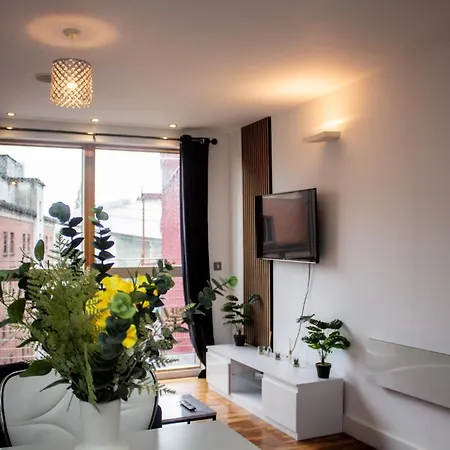 2 Bedroom With Views, Balcony & Free Parking