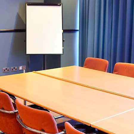 Leonardo - Formerly Jurys Отель