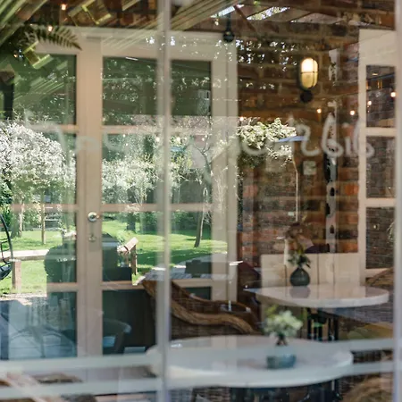 Eleven Didsbury Park 4*