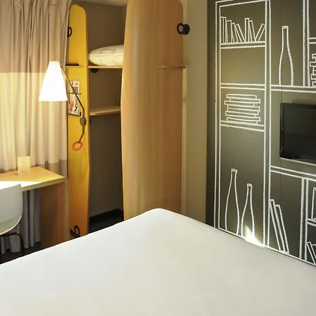 Ibis Centre Princess Street 3*