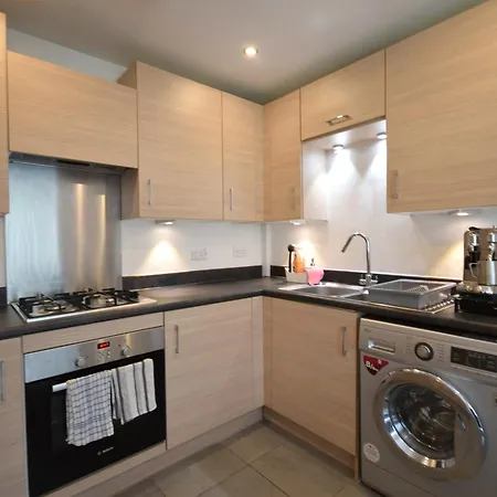 Holiday home Modern 3br With Garden And Parking Mcr