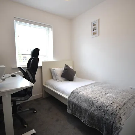 Дом отдыха Modern 3br With Garden And Parking Mcr Манчестер