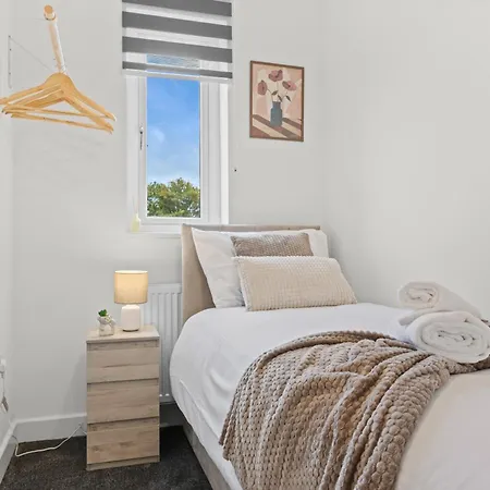 Cosy Stylish 5-bed 3-bath, With Free Wi-fi, Garden And Parking Prázdninový dům Manchester