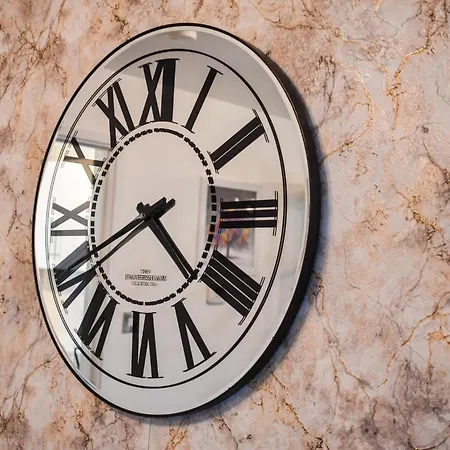 New 3 Bedroom Stylish With Drive & Garden