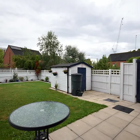 Дом отдыха Modern 3br With Garden And Parking Mcr Манчестер