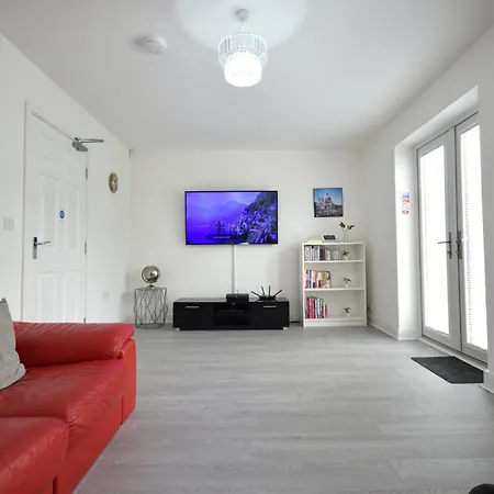 Дом отдыха Modern 3br With Garden And Parking Mcr
