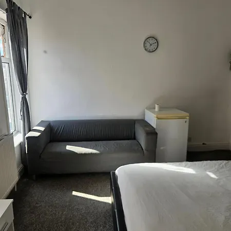 29 Decent Homes Alloggio in famiglia