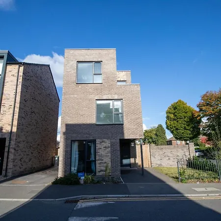 Apartamento Luxury Deluxe - 4 Bedrooms - 6 Beds - 10 Guests - Private Parking - Contractors Welcome - Trafford Stretford Manchester