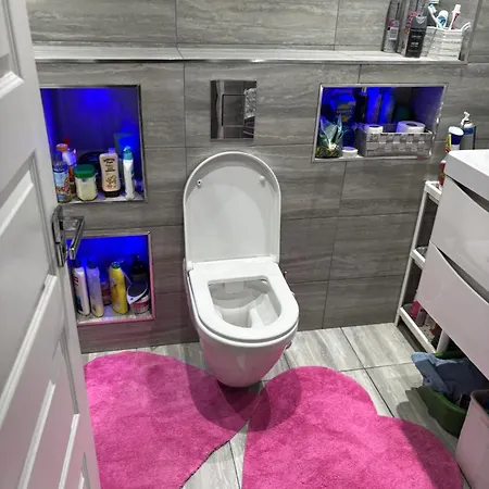 Female&family Single, Double And King Size With Shared Bathroom Habitación en casa particular
