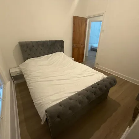 Cambridge House * מנצ'סטר