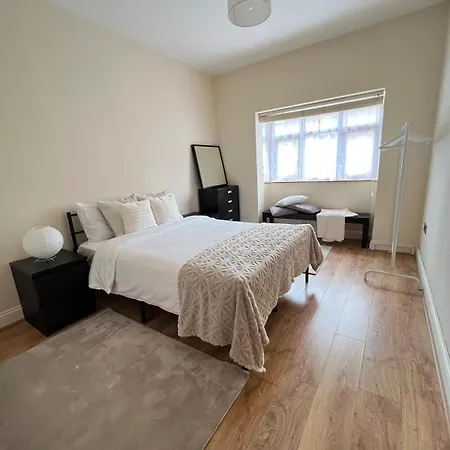 Ferienhaus Elegant House - 3 Bedroom, 3 Bathroom Manchester