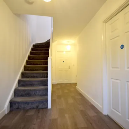 Дом отдыха Modern 3br With Garden And Parking Mcr