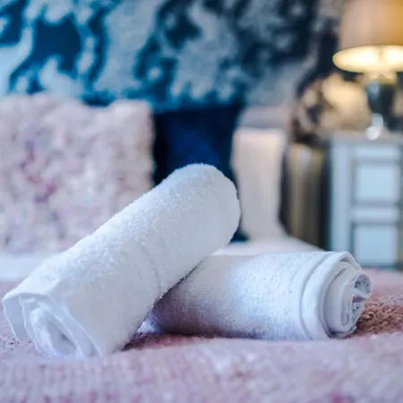 Spacious 4br With 3 Baths, Feriehus Manchester