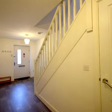 Дом отдыха Modern 3br With Garden And Parking Mcr