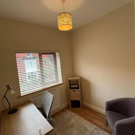 Elegant House - 3 Bedroom, 3 Bathroom Ferienhaus Manchester